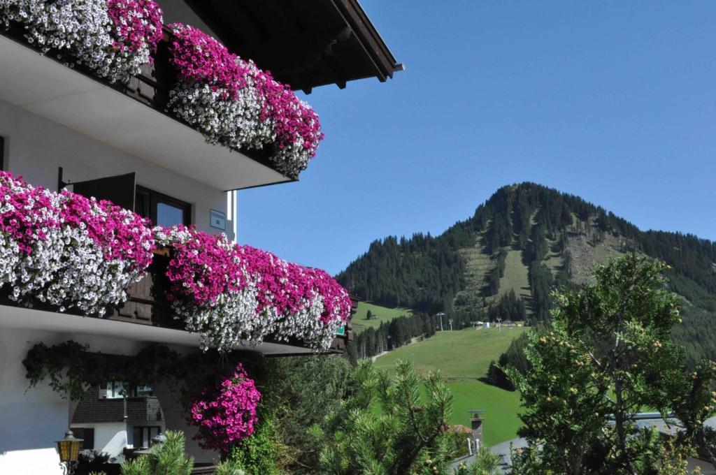 Alpen Apartments Austria Berwang Exterior photo